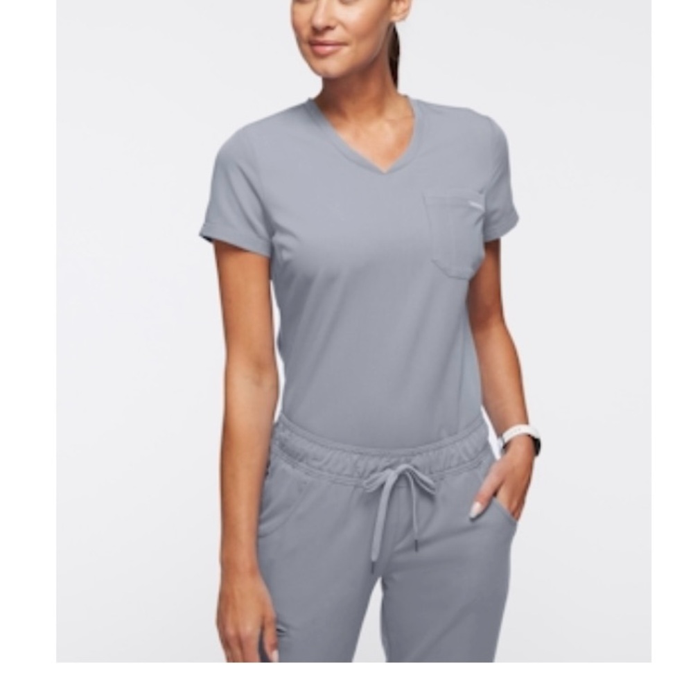 Jaanuu scrub set